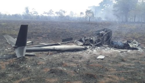 Helicóptero de pequeno porte cai em assentamento rural em Rosana