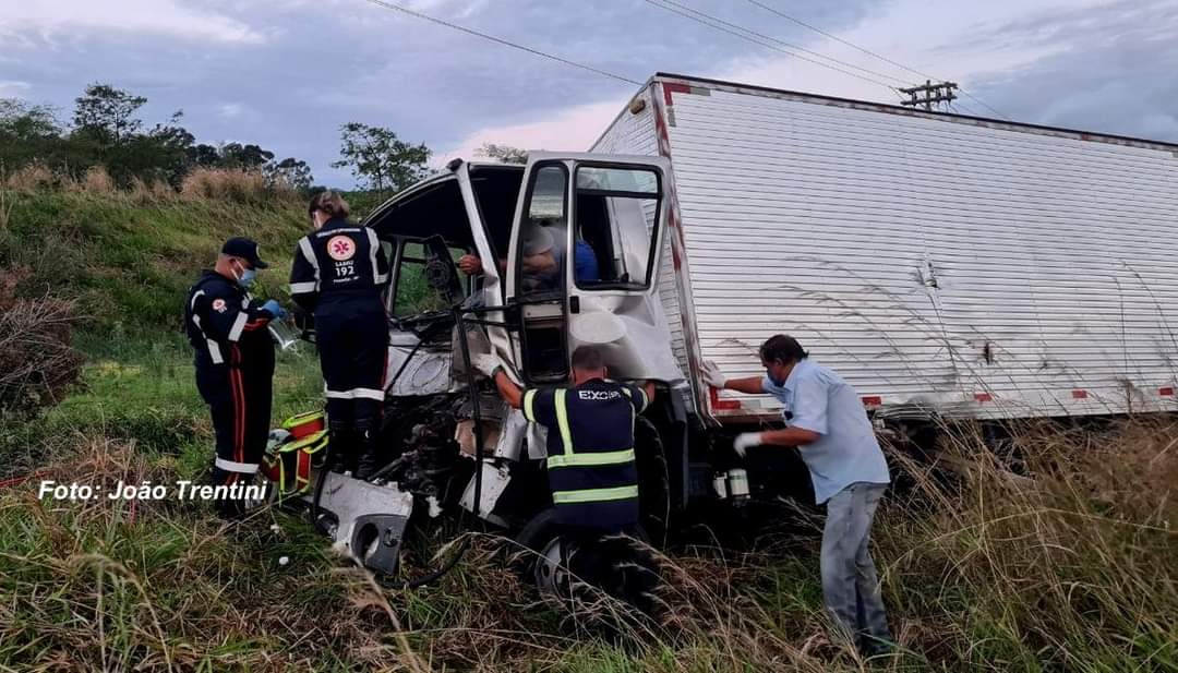Pai e filho morrem em grave acidente em Quintana-SP
