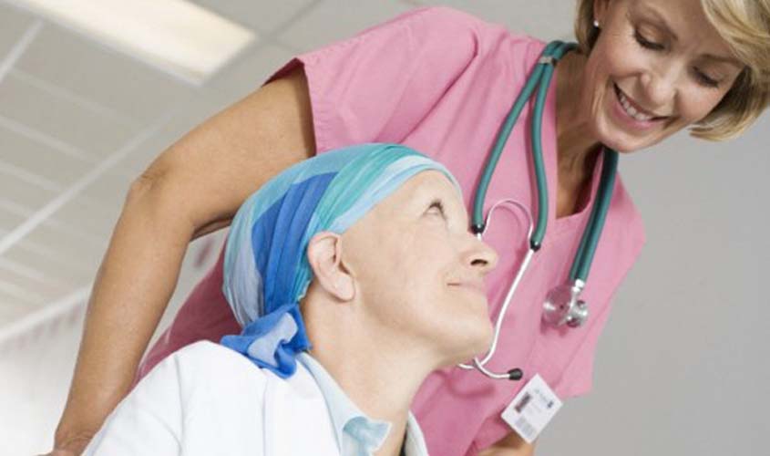 Pacientes diagnosticados com câncer contam com direitos e benefícios médicos e tributários