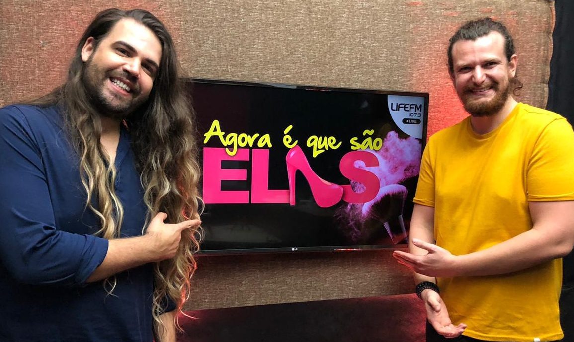 Rafael Wagner do RW Studio faz corte de cabelo ao vivo no Agora É Que São Elas