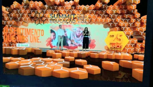 Sicredi reúne 4,5 mil educadores em evento online para celebrar 25 anos do Programa A União Faz a Vida