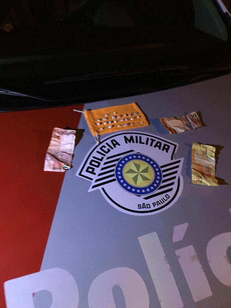 Escondendo crack dentro da máscara, homem é preso em flagrante por tráfico de drogas em Osvaldo Cruz