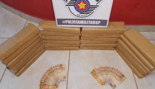 Polícia Militar prende dois homens por tráfico com 24 tijolos de maconha