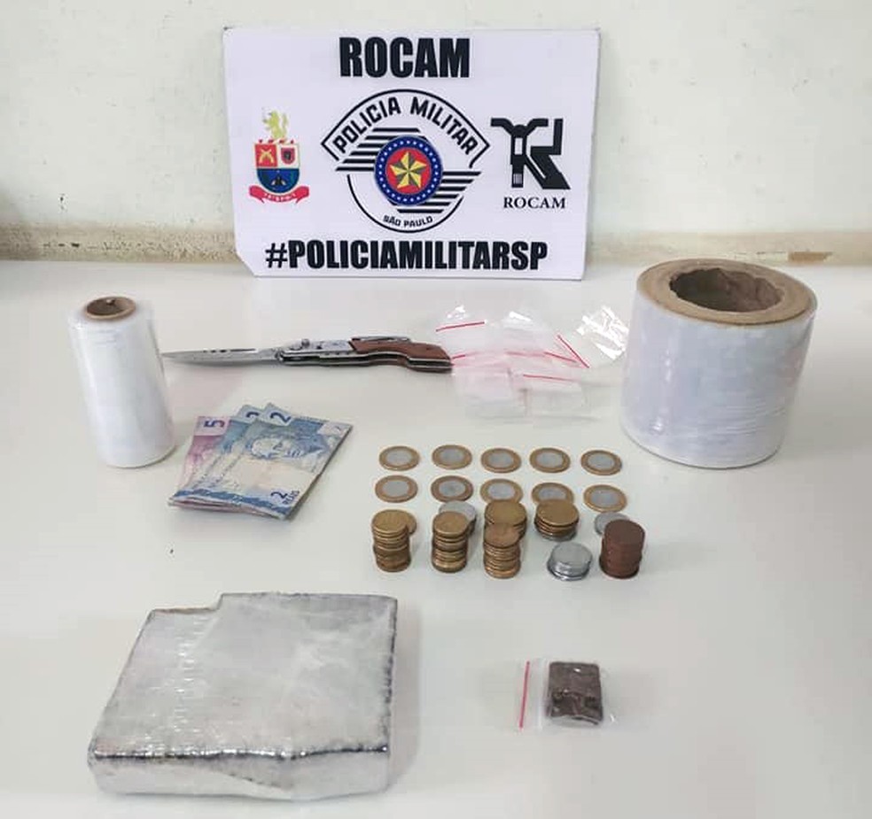 Polícia Militar localiza tijolo de maconha em congelador e prende mulher por tráfico de drogas