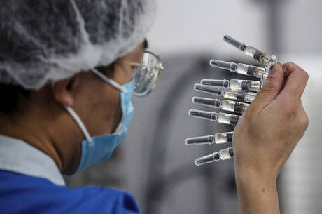 Anvisa autoriza importação de 6 milhões de doses de vacina chinesa