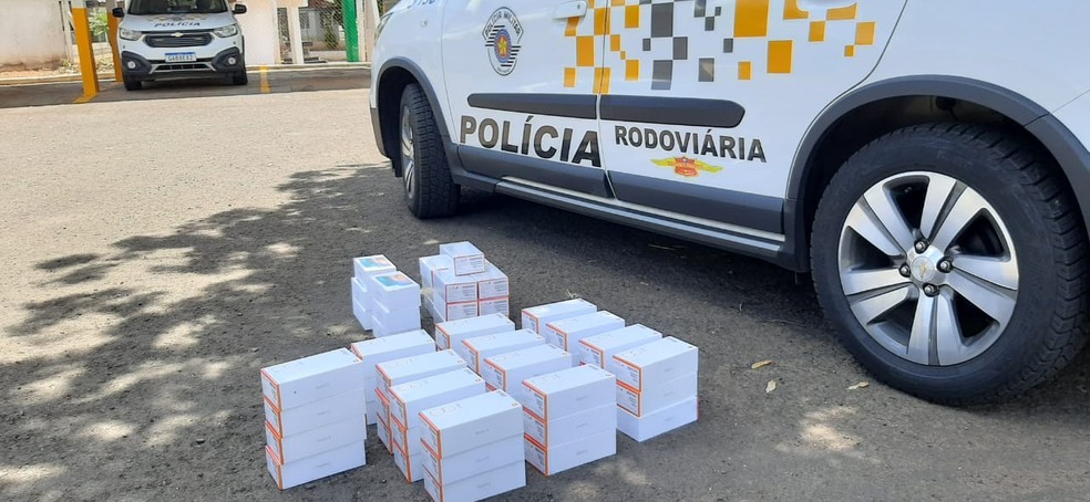 Polícia Rodoviária apreende quase 60 celulares contrabandeados em porta-malas de veículo em Tupi Paulista