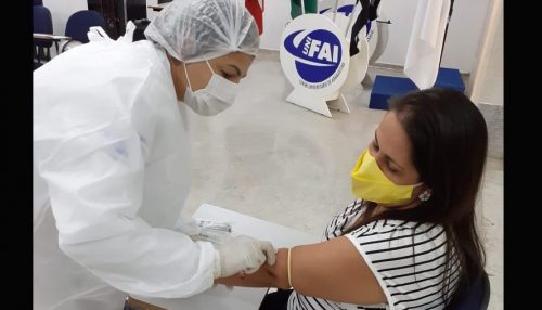 Enfermagem coleta exames para testagem de Covid-19 em servidores da UniFAI