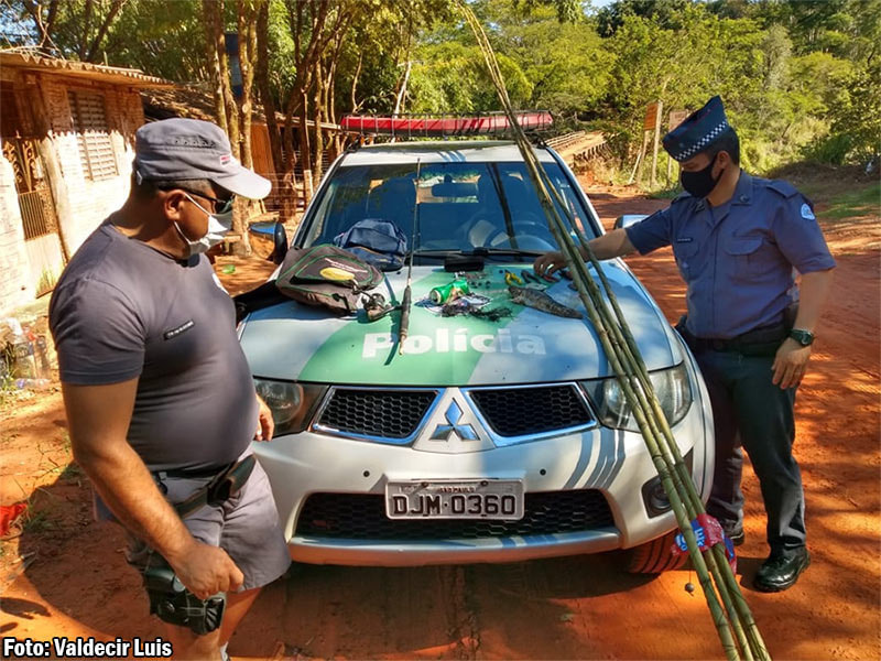 Polícia Ambiental, multa pescador por pesca proibida no Rio do Peixe em Parapuã