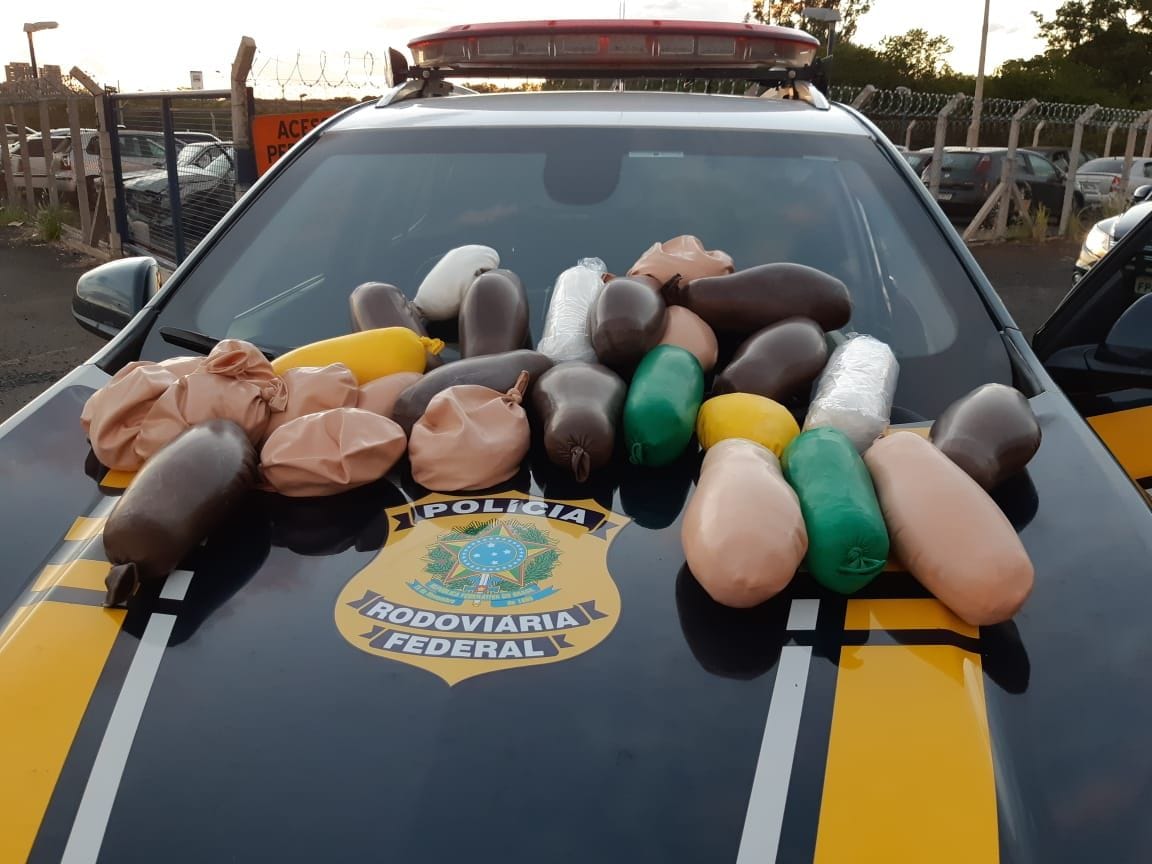 Surpresa - Mulheres presas por tráfico são liberadas após exame mostrar que pó não era droga