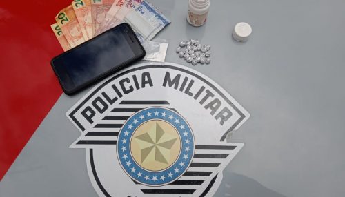 Mulher e presa em Osvaldo Cruz por tráfico de drogas