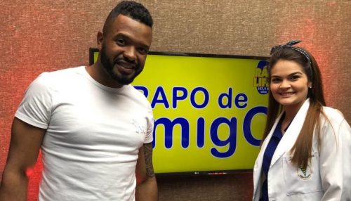Anderson Pereira conversa com a fisioterapeuta Thamyres Pais no 