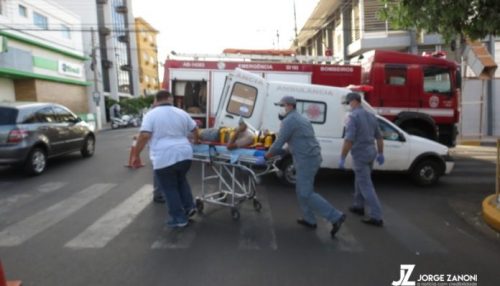 Acidente no centro de Dracena deixa motociclista ferido