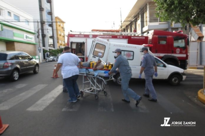 Acidente no centro de Dracena deixa motociclista ferido