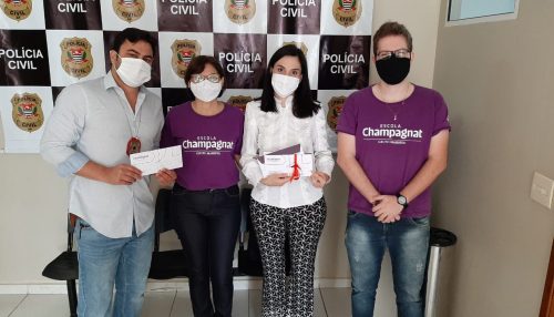 Polícia Civil recebe homenagem de crianças da Escola Champagnat