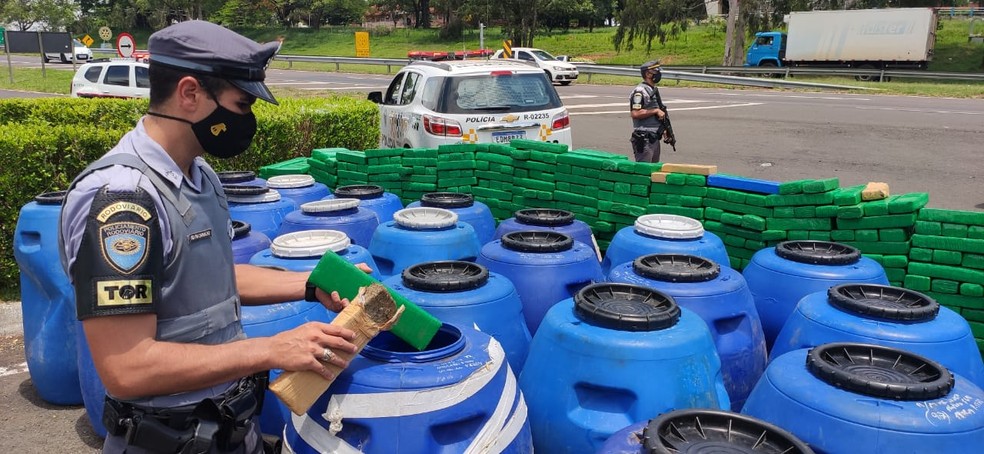 Polícia Rodoviária apreende mais de 2 toneladas de maconha em Regente Feijó