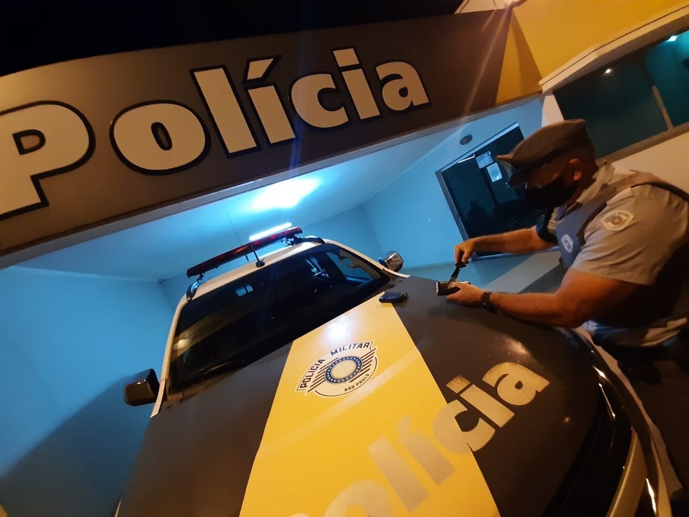 Passageiro de ônibus é flagrado com dois pacotes de haxixe escondidos nas ‘vestes íntimas’