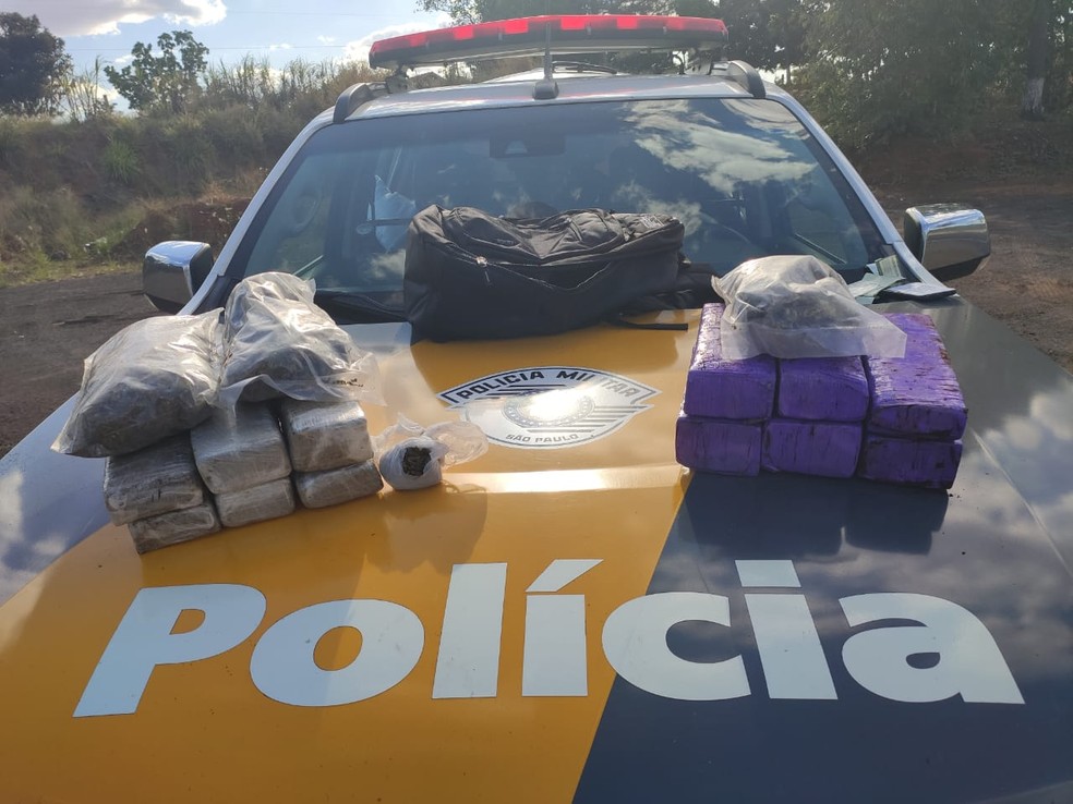 Passageira é flagrada com mais de 11 quilos de drogas em bagagem e acaba presa