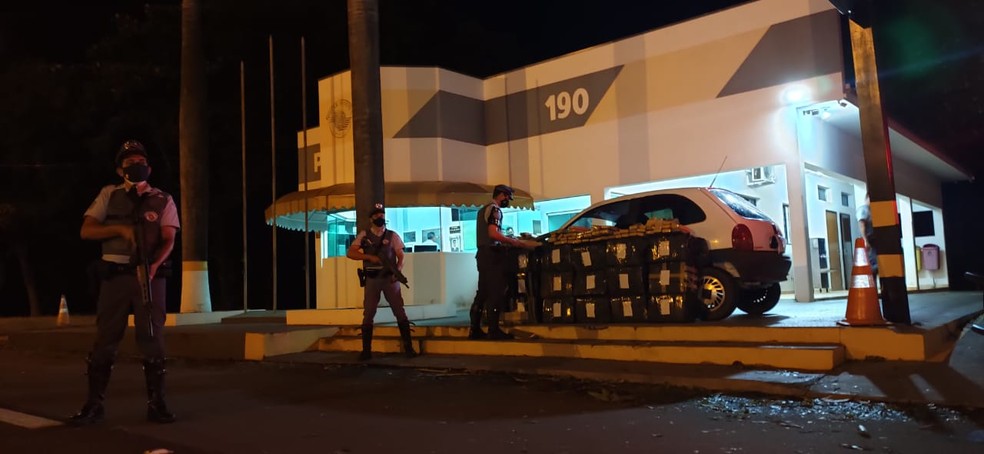Após abordagem na SP-270, Polícia Rodoviária apreende mais de 400 kg de maconha em Presidente Epitácio