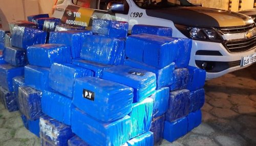 Abordagem policial em Pirapozinho resulta na apreensão de quase 3 toneladas de maconha