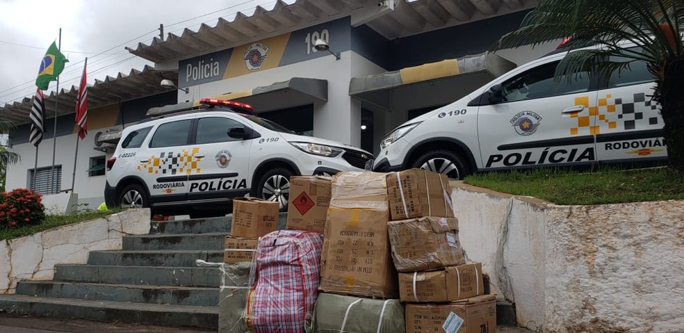 Polícia Rodoviária localiza mercadorias sem nota fiscal em malas e sacolas de passageiro de ônibus