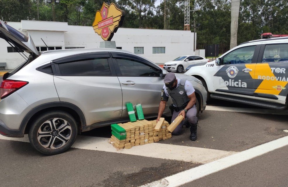 Homem é preso em flagrante com quase 90 tabletes de maconha em porta-malas de carro