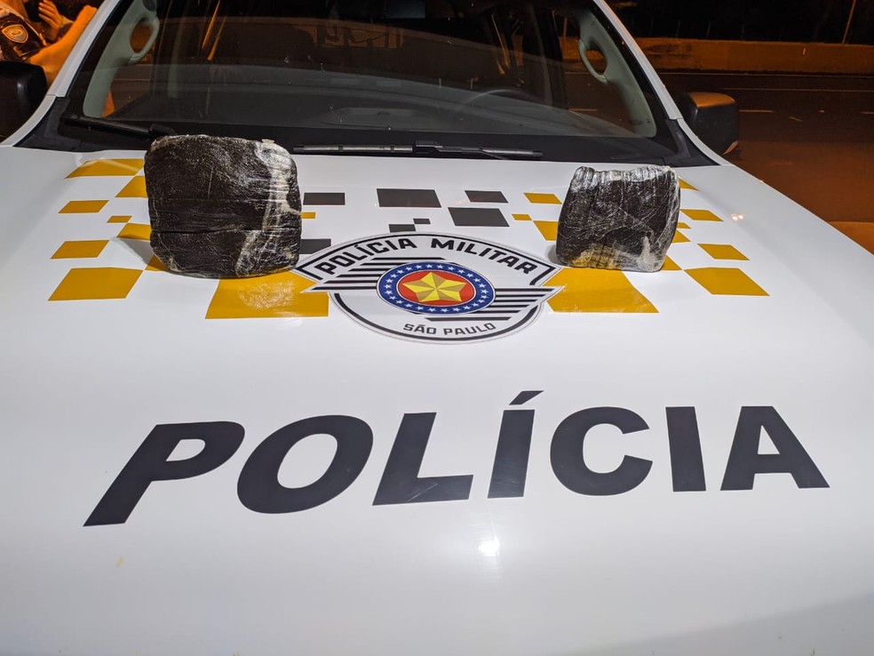 Polícia Rodoviária apreende tabletes de haxixe com adolescente de 16 anos