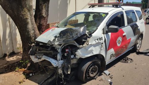 Viatura da PM se envolve em acidente de trânsito na Avenida Juscelino Kubitschek, em Presidente Prudente