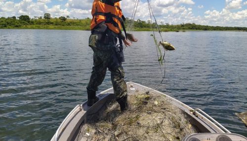 Polícia Ambiental apreende mais de 2 mil metros de redes de pesca armadas irregularmente no Rio Paraná