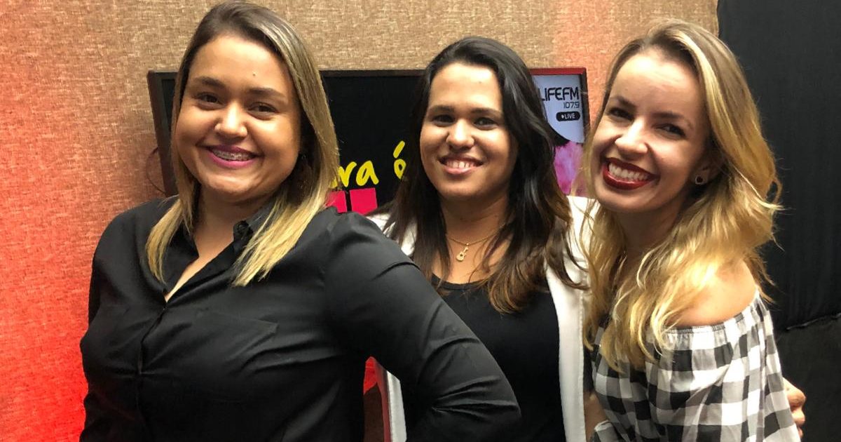 Rádio Life FM recebeu a cantora Juliana Nardon no programa Agora é Que São Elas