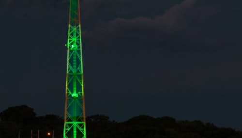 Maior árvore de Natal de Bauru pode ser vista a 5 km