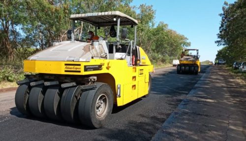 Recuperação de pavimento prossegue na SP 425