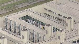 Bolsonaro assina indulto de Natal e repete perdão da pena a policiais condenados por crimes culposos