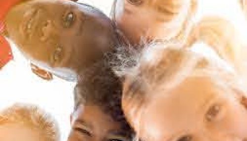 Material vai orientar pessoas surdas sobre direitos de crianças e adolescentes