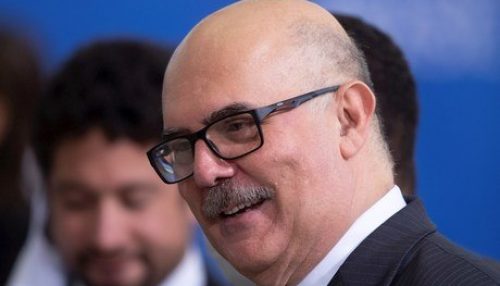 MEC volta atrás e revoga portaria das aulas presenciais