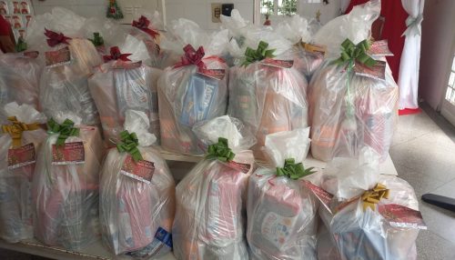 CRAS, Projeto ASA e CREAS realizam entrega de Kit Natalino para as famílias atendidas