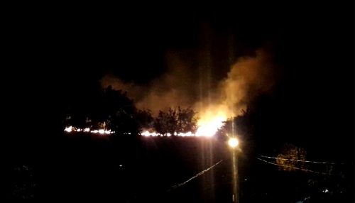 Incêndio mobiliza Corpo de Bombeiros no Residencial Maré Mansa, em Presidente Prudente