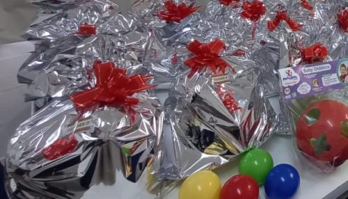 Prefeitura realiza entrega de Kits natalinos às crianças assistidas pelo Programa Criança Feliz