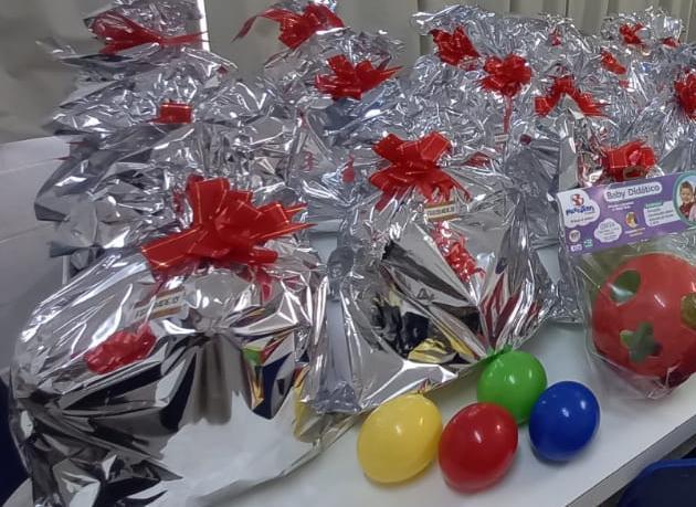 Prefeitura realiza entrega de Kits natalinos às crianças assistidas pelo Programa Criança Feliz