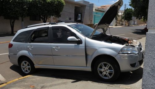 Motorista passa mal, perde controle da direção e bate veículo em muro em Dracena