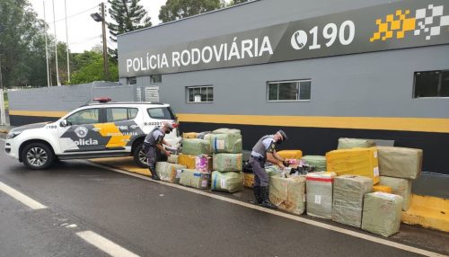 Polícia Rodoviária apreende cerca de 10 mil óculos e 2 mil essências de narguilé sem nota fiscal