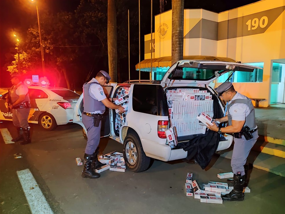 Homem é flagrado com mais de 40 mil maços de cigarros contrabandeados em carro