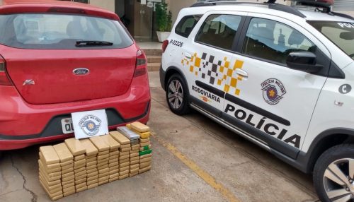 Fiscalização apreende carga de maconha em carro na SP-294 em Paulicéia
