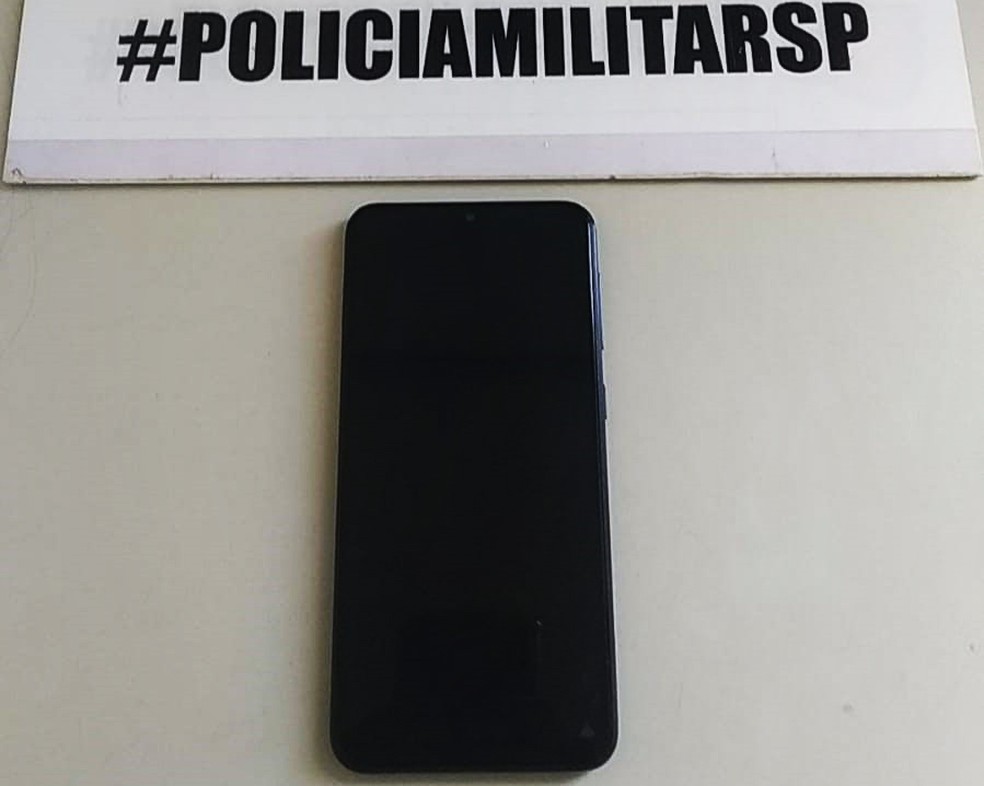 Após 'perder' o próprio celular, ladrão rouba aparelho de vítima e acaba preso em flagrante