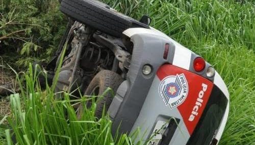 Em Flórida Paulista, viatura da Polícia Militar capota na SP-294