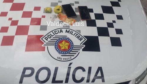 Polícia Militar aborda carro e faz flagrante de tráfico de drogas em Bastos