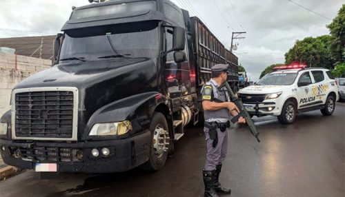 Policia Rodoviária de Presidente Prudente recupera caminhão roubado e localiza condutor