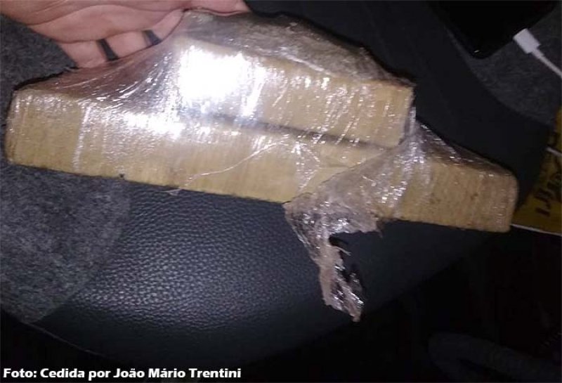 PM de Rinópolis apreende cerca de 1kg de maconha em carro com quatro pessoas