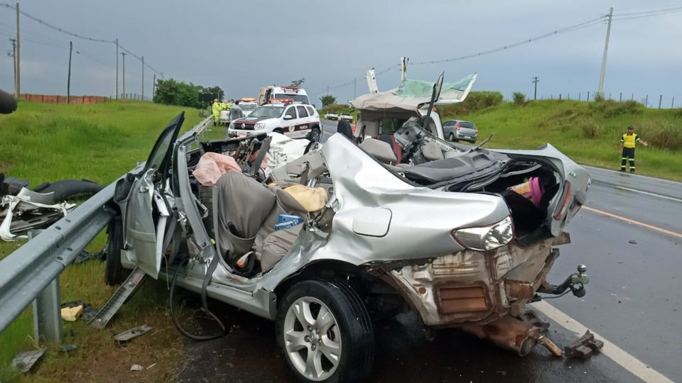 Acidente mata duas pessoas na rodovia SP-333 em Marília