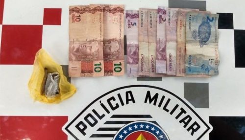 Polícia Militar aborda homem portando entorpecente em Adamantina