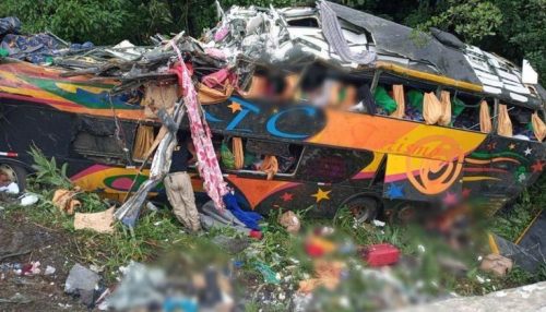 Acidente com ônibus deixa mortos e feridos em Guaratuba (PR)